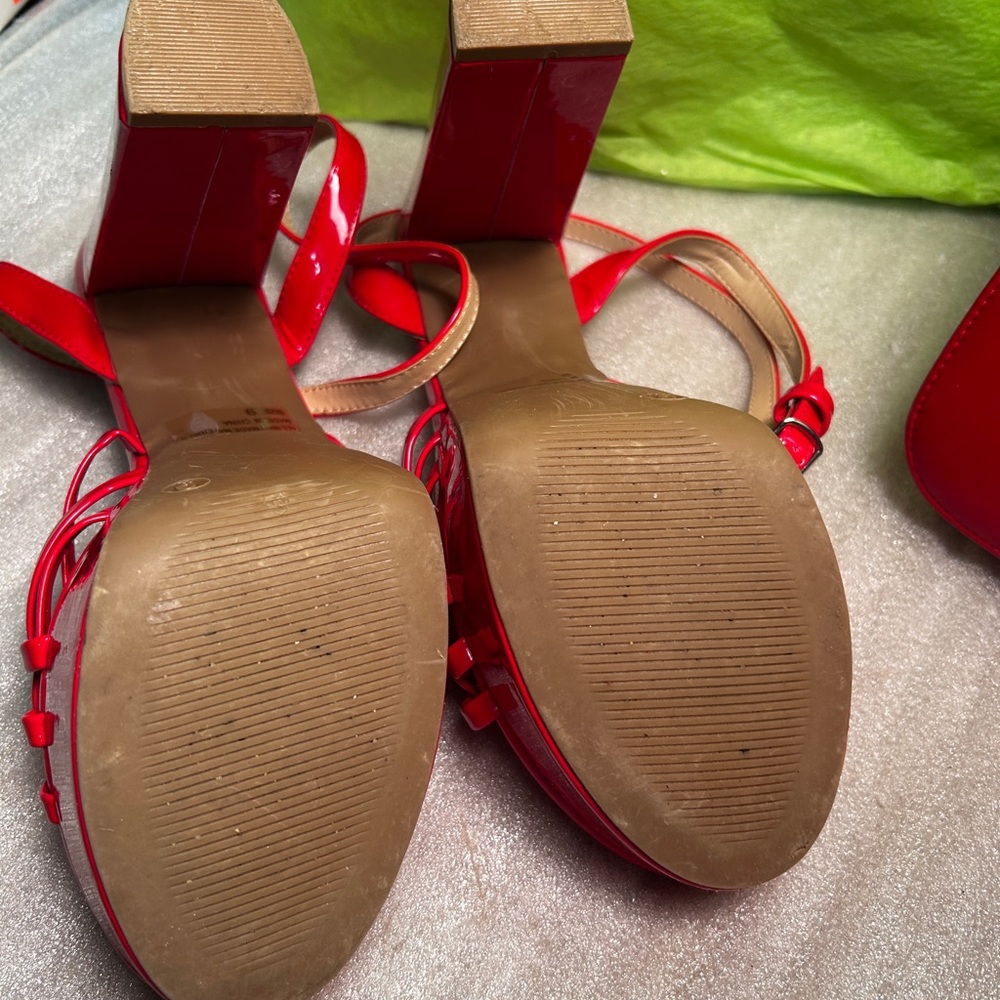 Red Women's Heels and bag - Picture 5 of 5